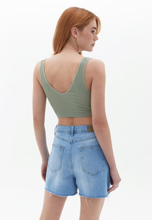 Crop Top ve Denim Şort Kombini