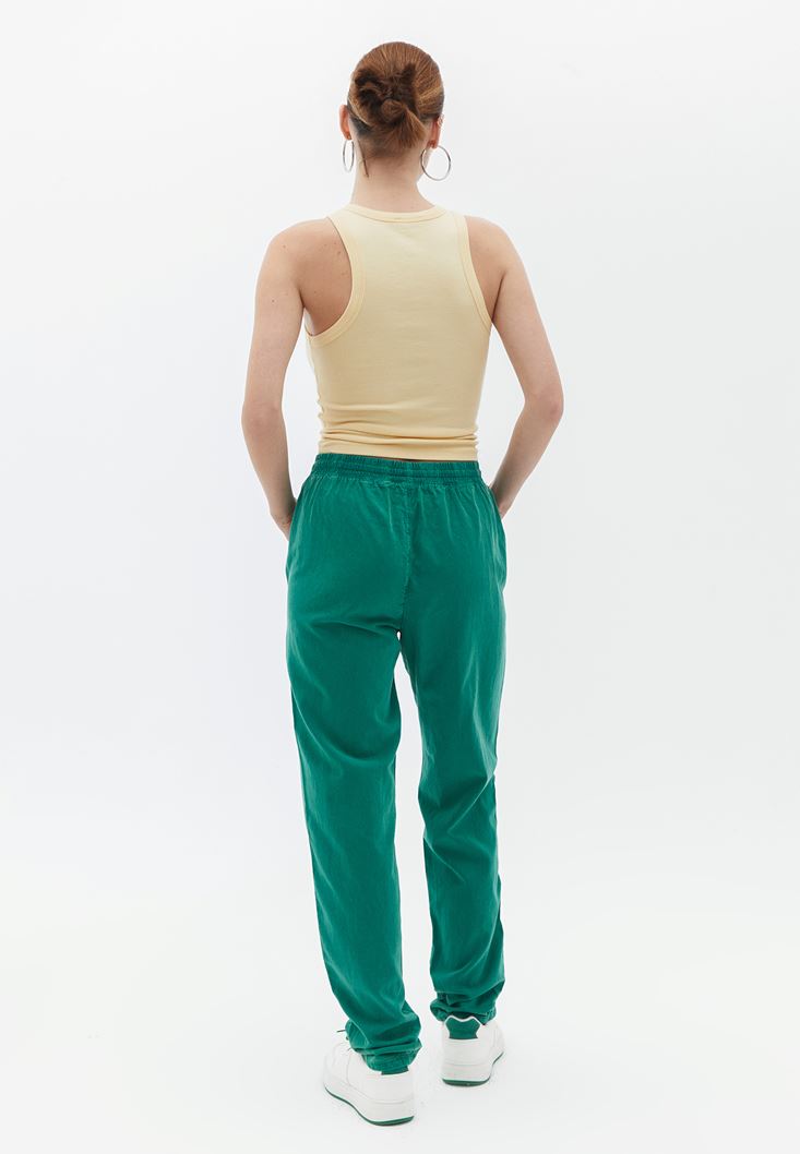 Bayan Yeşil Orta Bel Carrot-Fit Pantolon ( TENCEL™ )