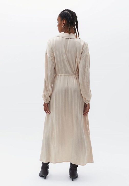 Midi Elbise ve Uzun Çizme Kombini
