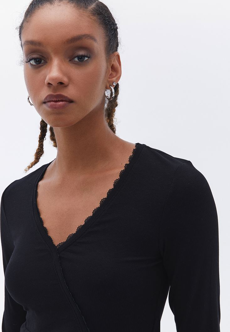 Bayan Siyah Dantel Detaylı Crop Tişört