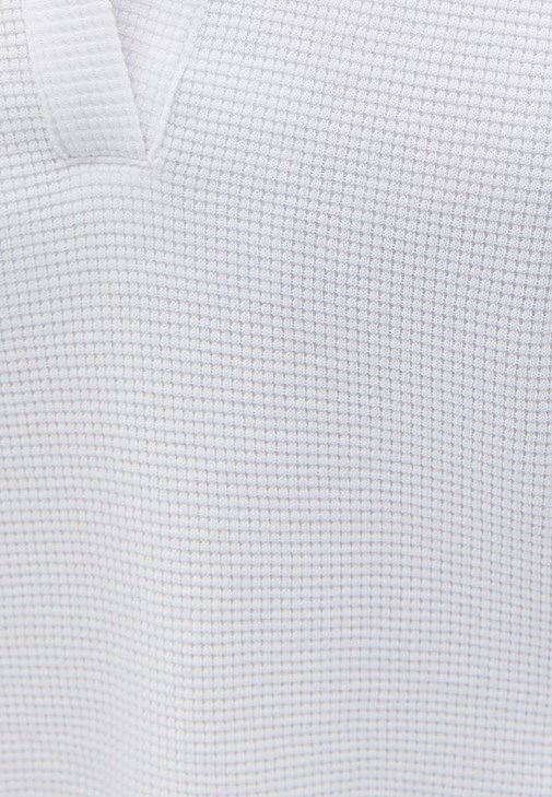 Crop Tişört ve Bağcıklı Pantolon Kombini
