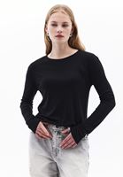 Women Black Crew Neck Tshirt