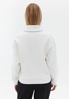 Women Cream Sweatshirt with Zipper Detail