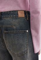 Barrel-Fit Denim Pantolon ve Atlet Kombini