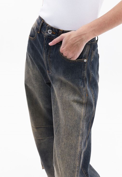 Barrel-Fit Denim Pantolon ve Atlet Kombini