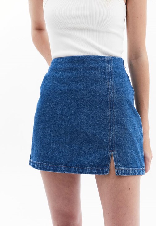 Denim Etek ve Halter Yaka Atlet Kombini