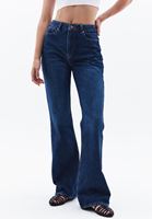 Bootcut Denim Pantolon ve Atlet Kombini