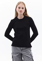 Women Black Crew Neck Tshirt with Long Sleeves