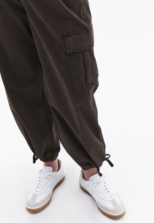 Jogger Kargo Pantolon ve Atlet Kombini