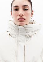 Women Cream Puffer Collar with Goose Feather