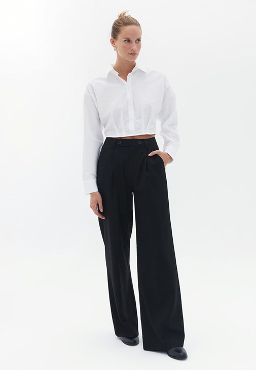 Orta Bel Pantolon ve Crop Gömlek Kombini