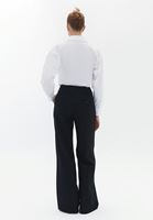 Orta Bel Pantolon ve Crop Gömlek Kombini