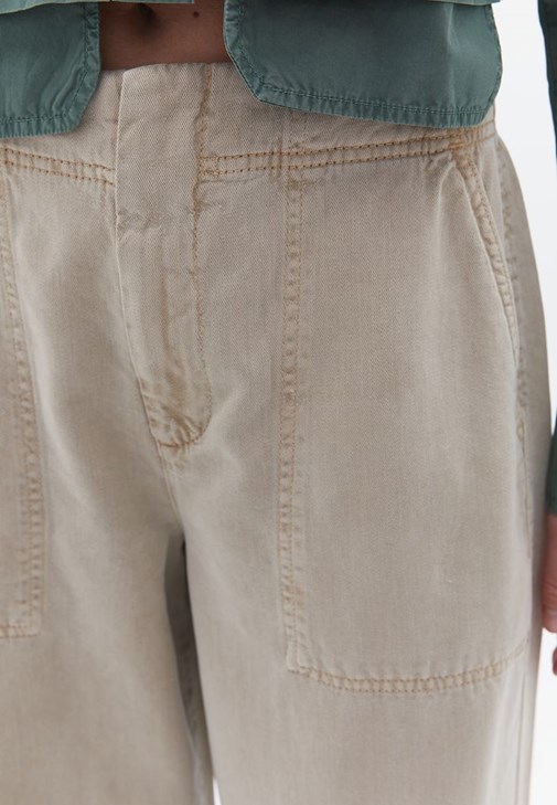 Orta Bel Wide-Leg Pantolon ve Gömlek  Kombini