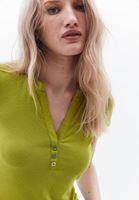 Bayan Yeşil Düğme Detaylı Tişört ( MODAL )