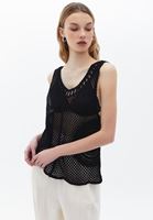 Women Black Crochet V-neck Singlet
