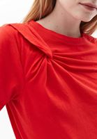 Bayan Kırmızı Burgu Detaylı Sıfır Yaka Tişört