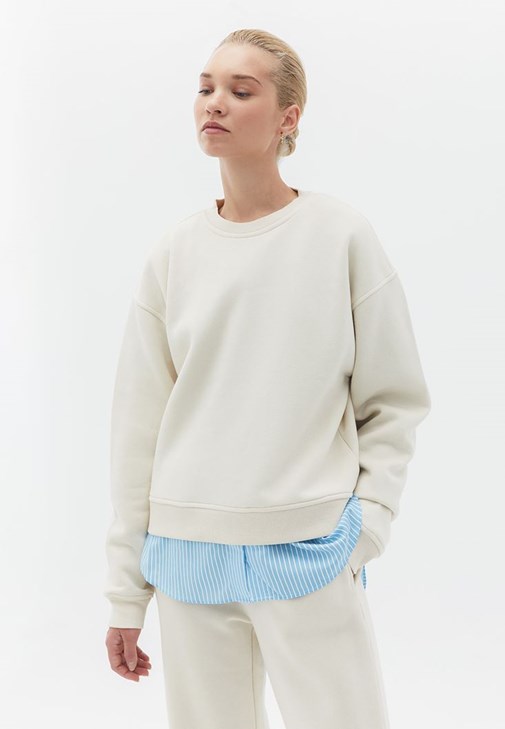 Boxy-Fit Sweatshirt ve Straight-Fit Pantolon Kombini 