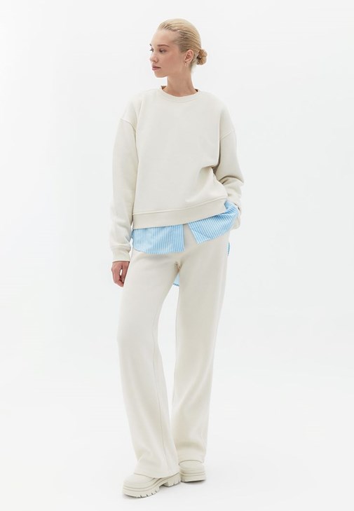 Boxy-Fit Sweatshirt ve Straight-Fit Pantolon Kombini 