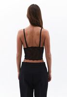 Biye Detaylı Dantelli Bralet	ve Slim-Fit Pantolon Kombini