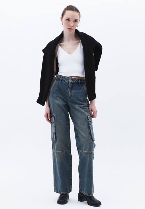 Crop Atlet ve Denim Pantolon Kombini