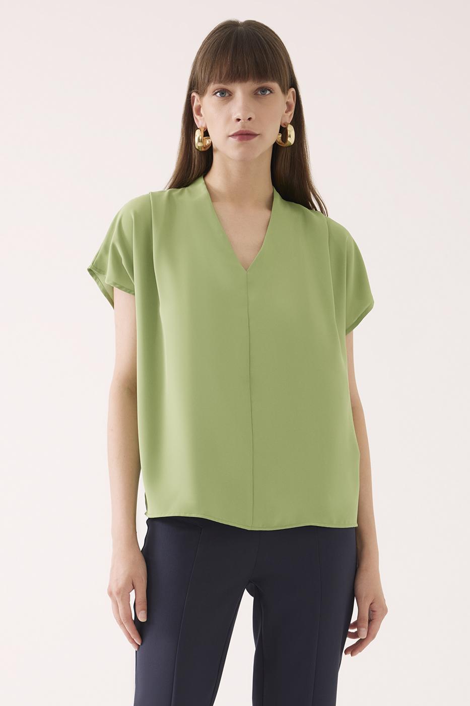 Cypress Regular Fit Standart Boy Düşük Kollu V-Yaka Açık Haki Renk Kadın Bluz